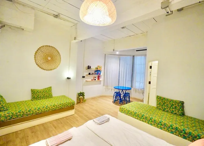 The Local Heritage Loft Mansion Hostel Bangkok