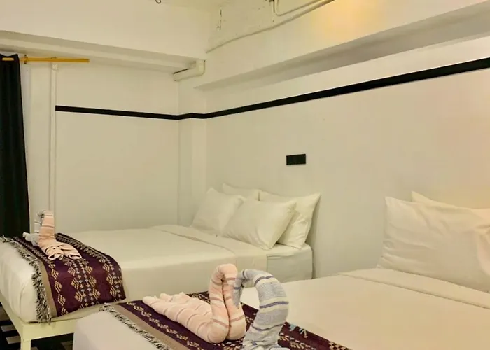 The Local Heritage Loft Mansion Hostel Bangkok